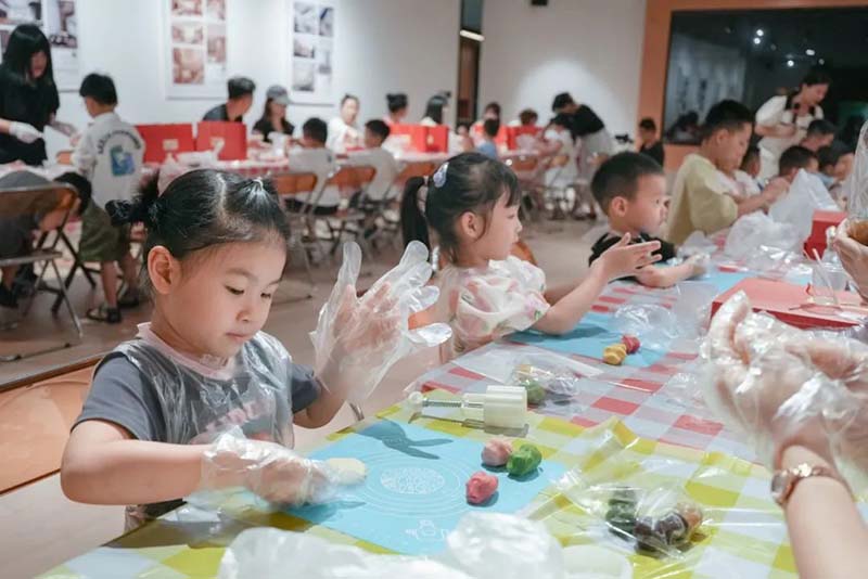 今晚的快樂(lè)，比月餅甜一點(diǎn)點(diǎn)